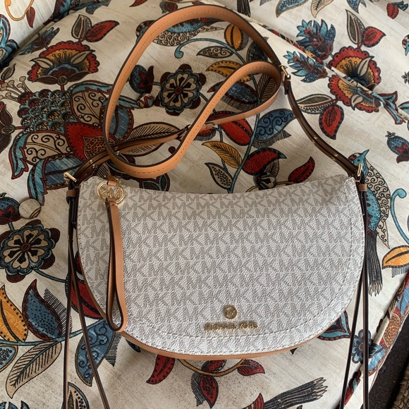 Michael Kors Handbags - New MK Camden crossbody 🦄 limited addition